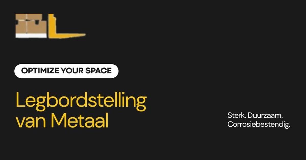 Metalen legbordstelling met verzinkte staanders in een magazijn