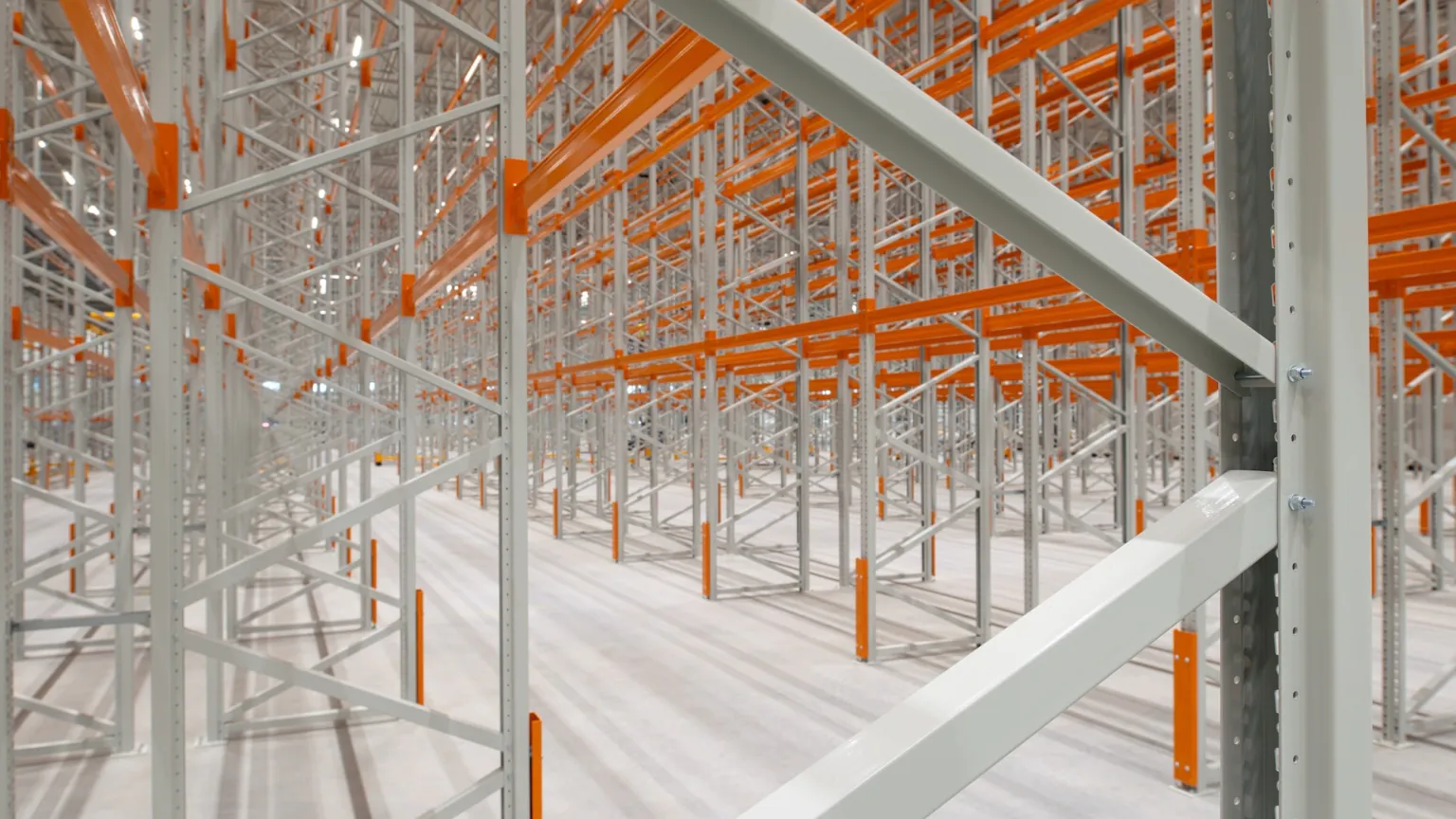 Nedcon oranje frames magazijn &mdash; distributiecentrum