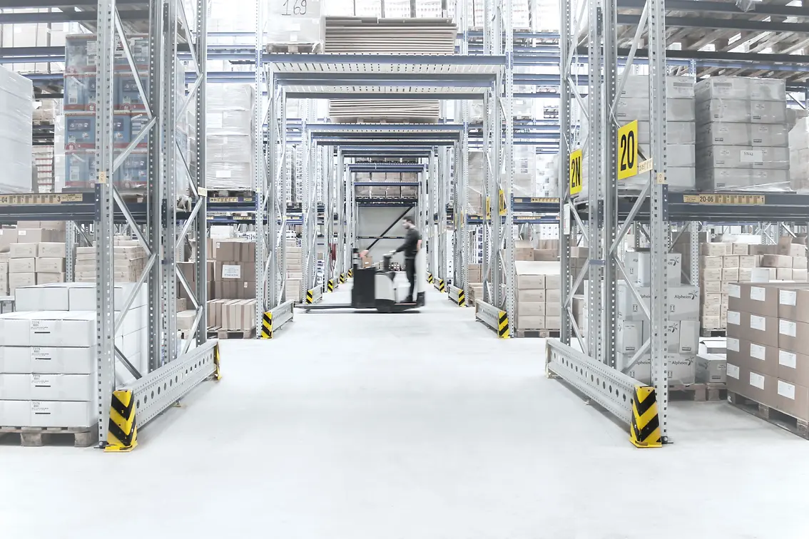 SSI Sch&auml;fer legbordstellingen gangpad &mdash; magazijn Antwerpen